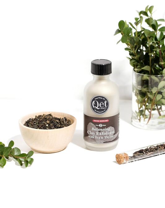 Qēt Botanicals Balancing Clay Exfoliant with Tea & Thyme - Skin of Light