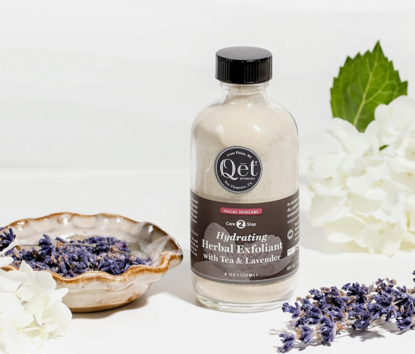 Qet Botanicals Hydrating Herbal Exfoliant - Tea & Lavender